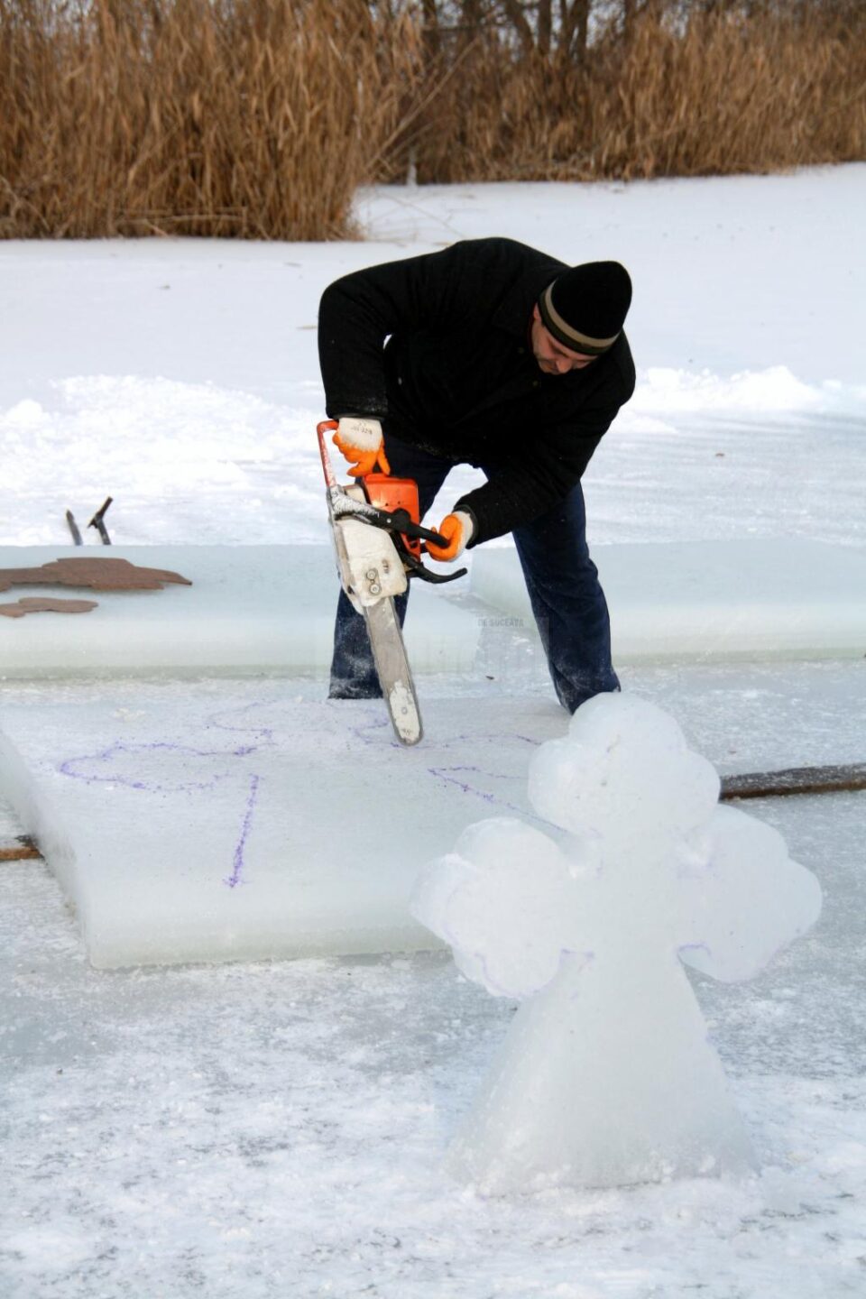 Cruci de gheata la Bosanci