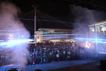 Aproape 10.000 de oameni au sărbătorit Revelionul 2020 în centrul Sucevei