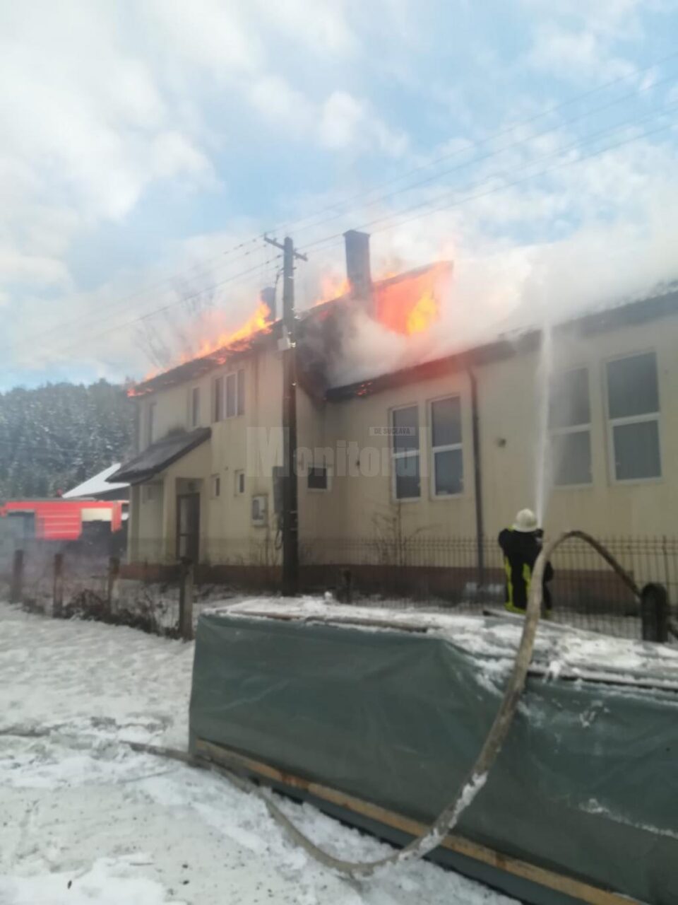 Incendiul pornit de la acoperiș a lăsat pagube mari în urmă