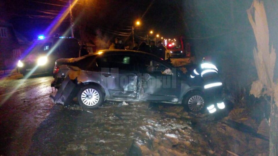 Cele două mașini implicate în accident