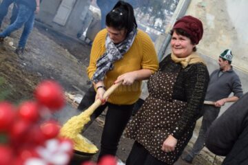 „Pomana porcului” pentru 75 de „bunici” de la Căminul pentru Persoane Vârstnice Solca