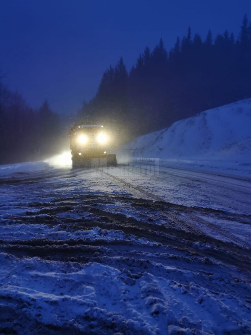 Viscol și ninsori abundente în jumătatea de nord a județului. Zăpada a creat probleme pe DN 2 și DN 17A