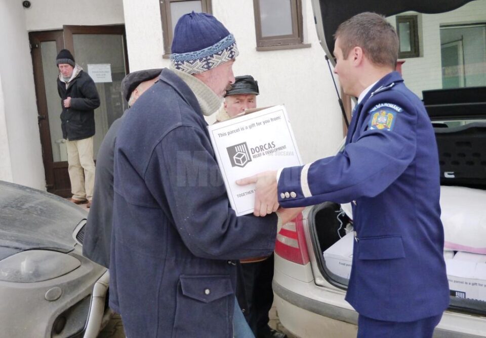 Acțiuni desfășurate de polițiști pentru ajutarea persoanelor fără adăpost, în condițiile temperaturilor scăzute Acțiuni desfășurate de polițiști pentru ajutarea persoanelor fără adăpost, în condițiile temperaturilor scăzute