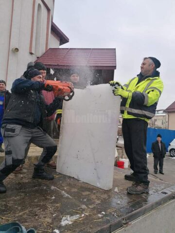 Cruci de gheață confecționate la mai multe biserici din județ, de Bobotează