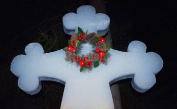 Cruci de gheață confecționate la mai multe biserici din județ, de Bobotează