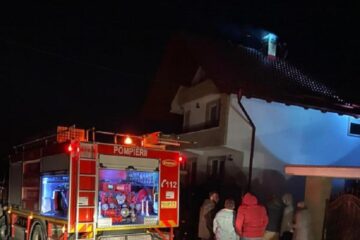 Incendiu izbucnit de la coșul de fum, în localitatea Humoreni, comuna Comănești