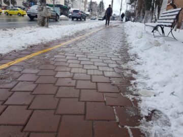 Peste 200 de tone de sare și zeci de utilaje folosite pentru deszăpezirea străzilor Sucevei, de Bobotează
