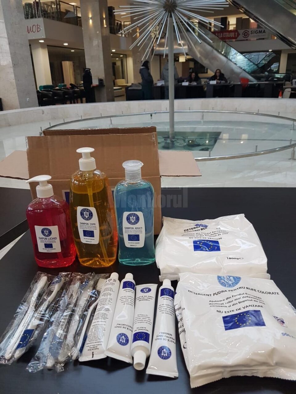 Distribuirea pachetelor cu ajutoare de la UE a început în incinta Orizont Mall Burdujeni