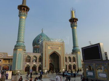 Marea moschee din Teheran ridicată recent