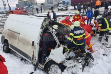 Echipajul de descarcerare care l-a extras pe șofer