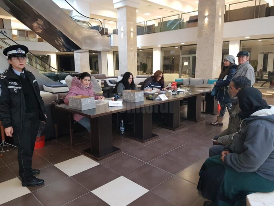 Distribuirea pachetelor cu ajutoare de la UE a început în incinta Orizont Mall Burdujeni