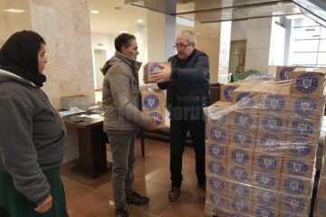 Distribuirea ajutoarelor de la UE în incinta Orizont Plaza Burdujeni