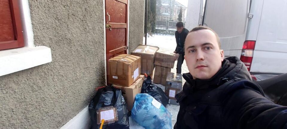 Pachetele trimise de preotul din Germania au ajuns duminică la Casa Vladimir, din Vatra Dornei, prin intermediul lui Andrei Viorel, care a inițiat campania de ajutorare