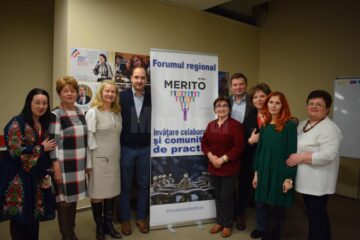 Daniela Ceredeev, organizator, Cosmin Chiriță (stânga), manager de proiect, împreună cu profesori laureați Merito