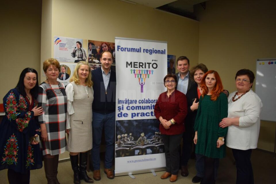 Daniela Ceredeev, organizator, Cosmin Chiriță (stânga), manager de proiect, împreună cu profesori laureați Merito