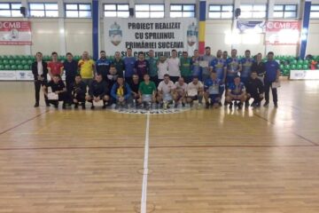 Poză de grup cu participanții la Memorialul Lilioara Grămadă