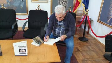 Emilian Marcu, proaspăt laureat al Academiei Române cu premiul „Ion Creangă” pentru proză, și-a lansat două cărți la Suceava