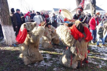Anul Nou pe stil vechi, întâmpinat la Drăgușeni cu Festivalul Obiceiurilor de Iarnă