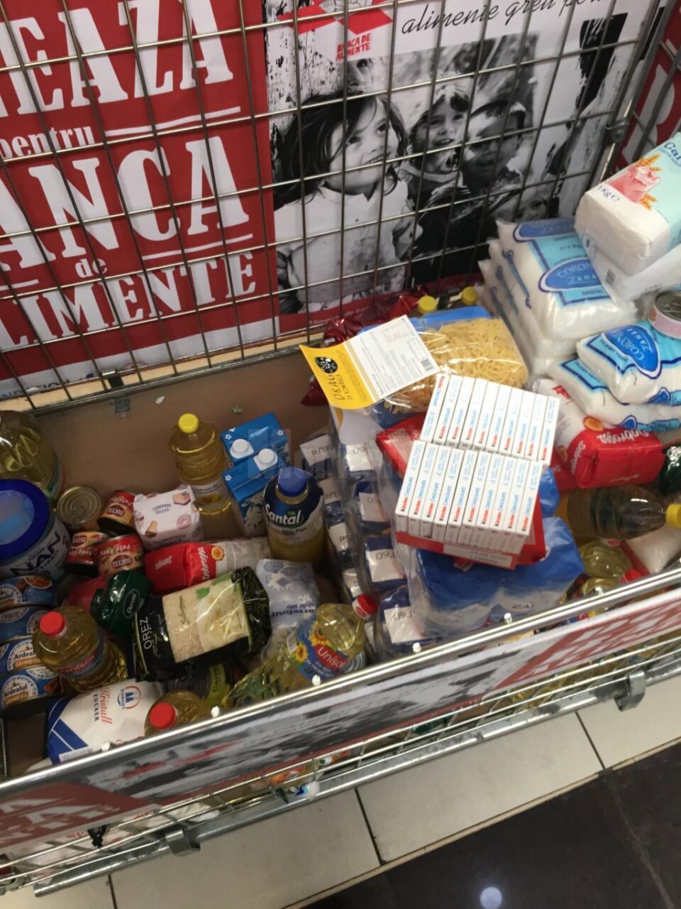 Peste 1100 kg de alimente, distribuite anul trecut, de Crucea Roșie Suceava, familiilor nevoiașe