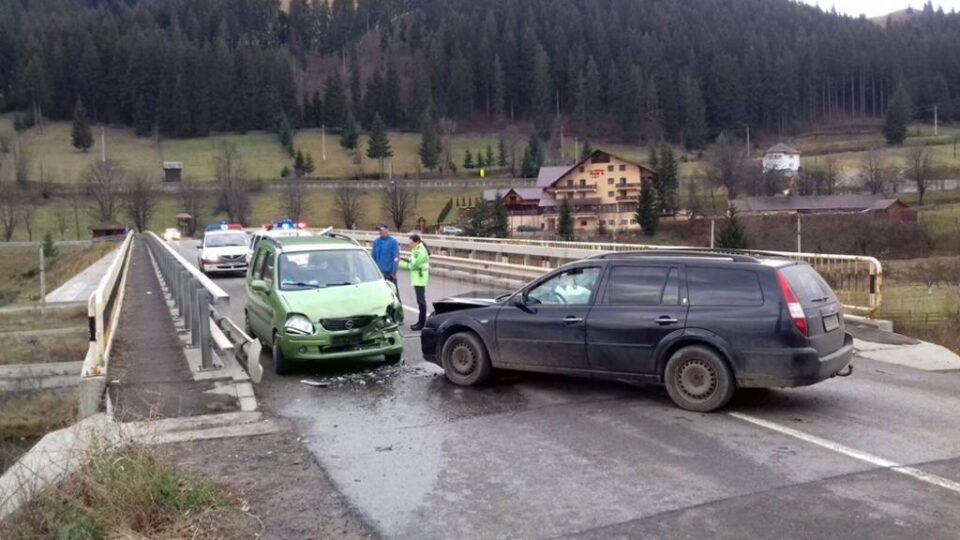 Podul de pe care a fost îmbrâncită fata, după impact