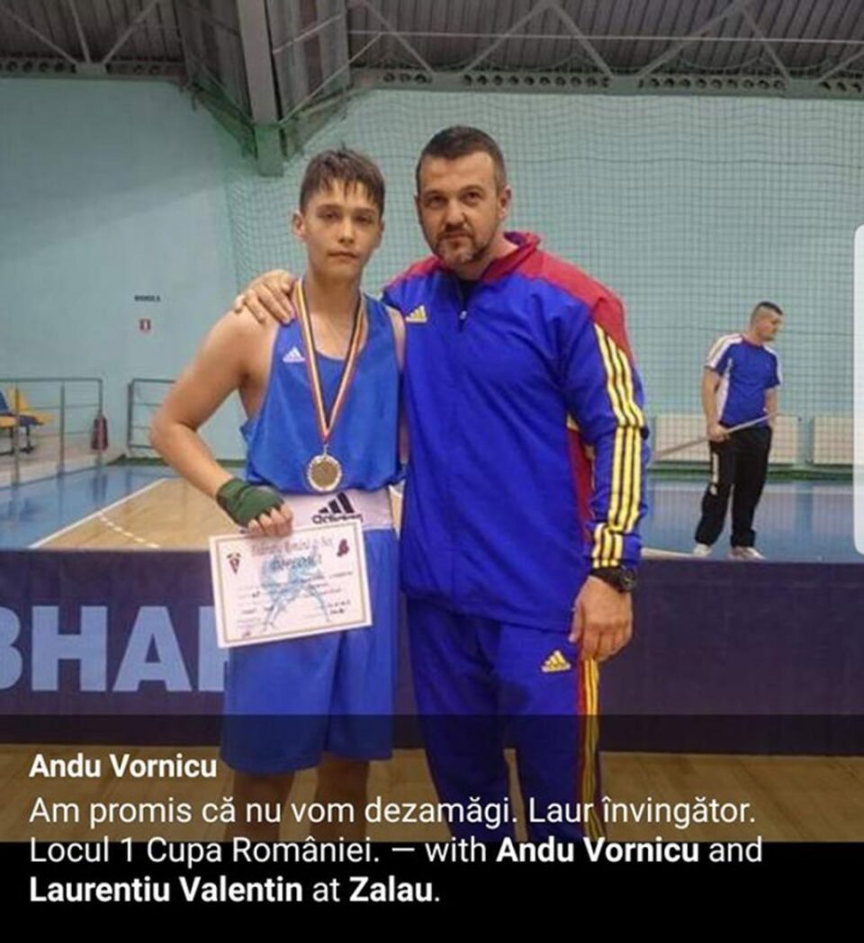 Antrenorul Andu Vornicu alături de Laurențiu Ungureanu, unul dintre pugiliștii de viitor de la CSM Suceava