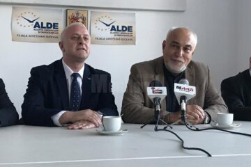 Varujan Vosganian (dreapta) vrea un pact politic pentru marile proiecte de infrastructură din Moldova