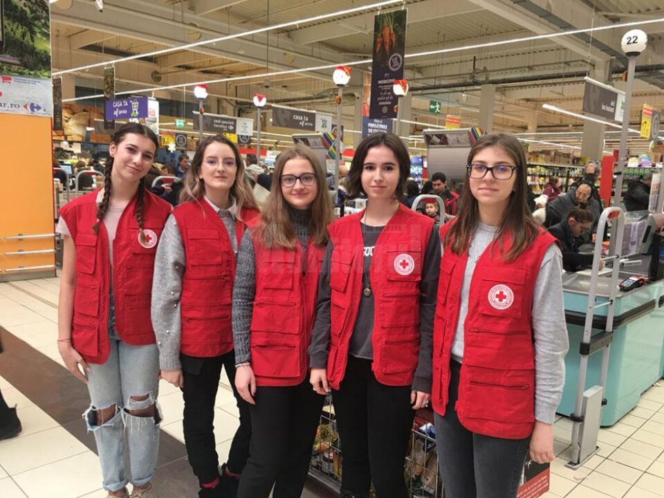 Crucea Roșie Suceava a distribuit peste 1.100 kg de alimente familiilor nevoiașe