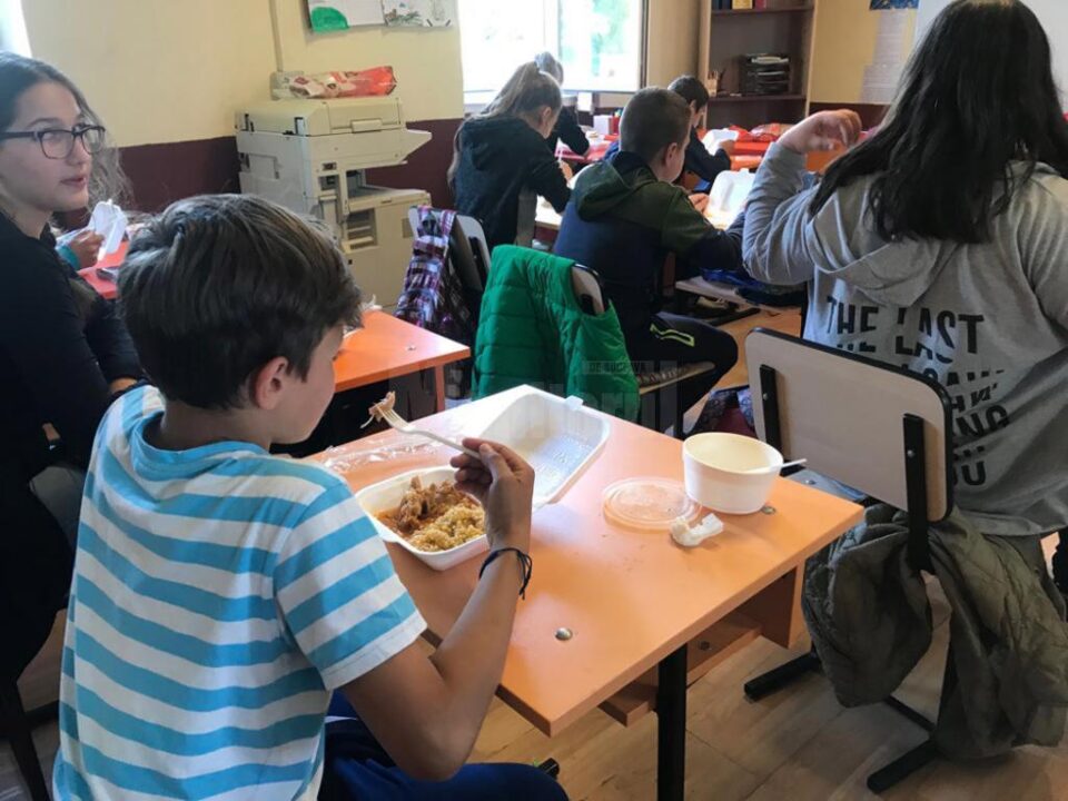Masa caldă va ajunge în 150 de școli din țară Sursa foto: www.banatulazi.ro