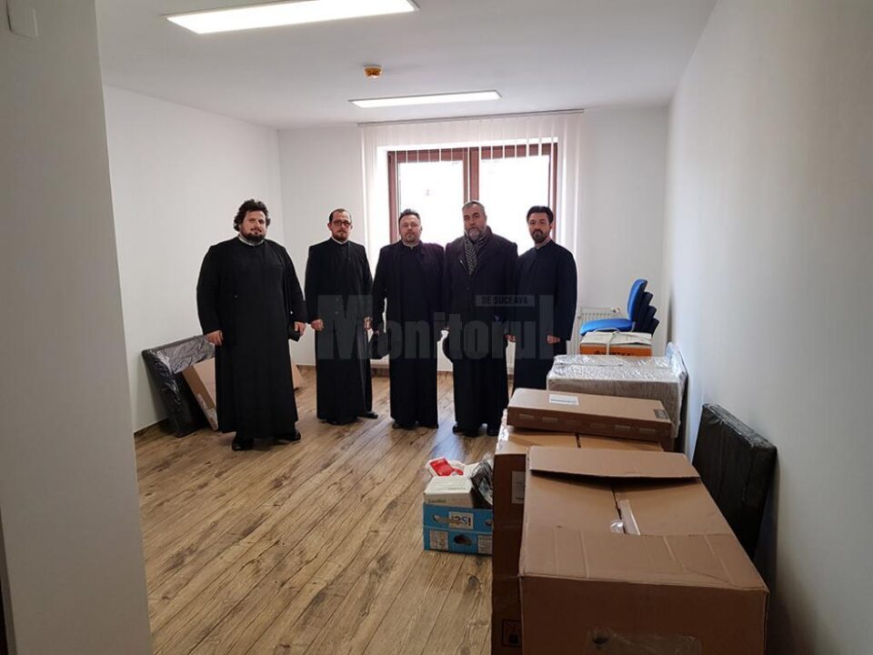 Preoții din Protopopiatul Fălticeni au dotat cabinetul medical al Seminarului Teologic Ortodox “Mitropolitul Dosoftei” Preoții din Protopopiatul Fălticeni au dotat cabinetul medical al Seminarului Teologic Ortodox “Mitropolitul Dosoftei”
