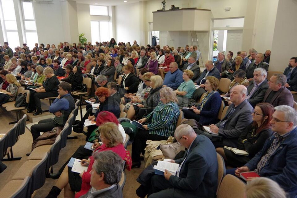 Se caută noi experți în managementul educațional. Suceava are peste 1.100, cei mai mulți după București