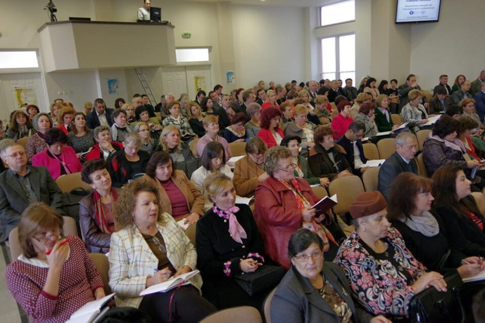 Se caută noi experți în managementul educațional. Suceava are peste 1.100, cei mai mulți după București