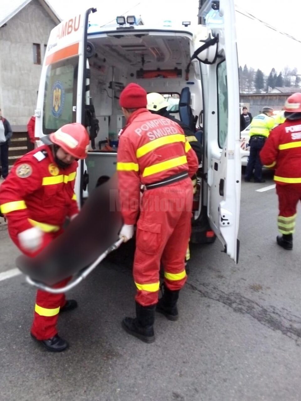 O femeie a murit luni dimineață, în urma coliziunii dintre un autoturism și un microbuz, la Molid