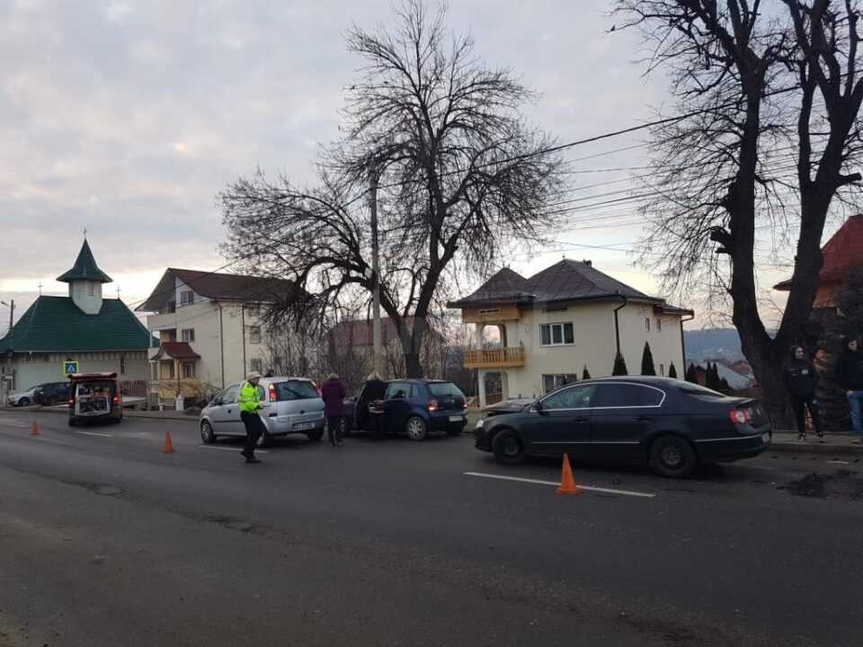 Accident cu patru mașini la ieșirea din Suceava spre Plopeni
