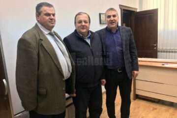 Adrian Popoiu (dreapta) va candida pentru un nou mandat de primar al orașului