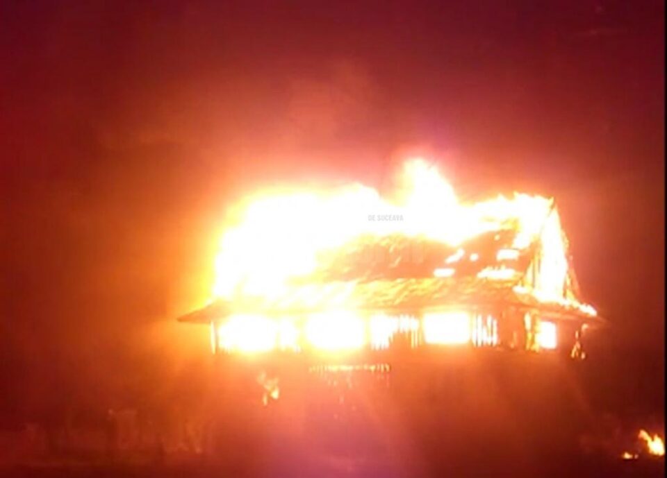 La sosirea echipajelor, întreaga magazie era cuprinsă de flăcări