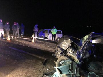 Două persoane au ajuns la spital, în urma unui carambol dintre un tir, o autoutilitară și un autoturism