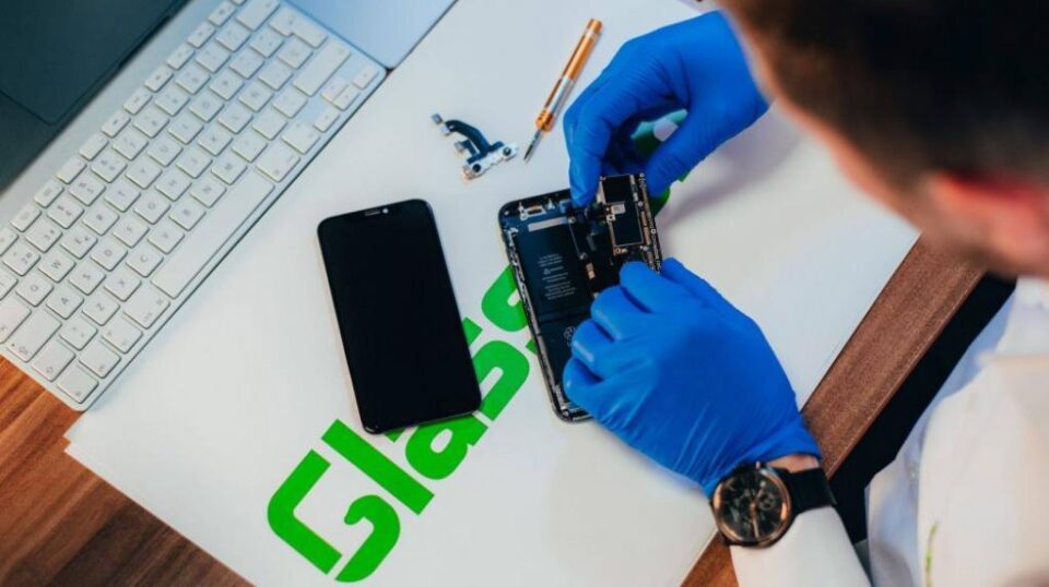 În 30 - 90 de minute telefonul tău va fi ca nou, dacă apelezi la serviciile Glassgsm! În 30 - 90 de minute telefonul tău va fi ca nou, dacă apelezi la serviciile Glassgsm!