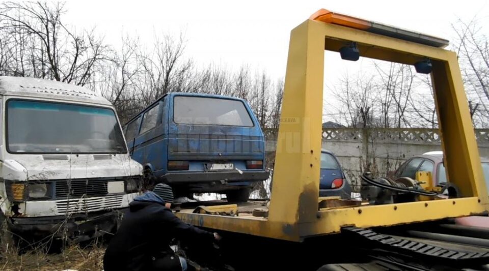 Ridicarea mașinilor abandonate în municipiul Suceava 3
