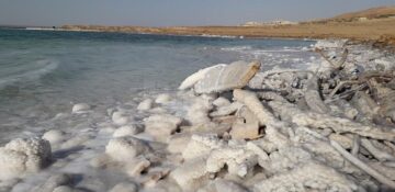 Sarea crează imagini de basm la Marea Moarta