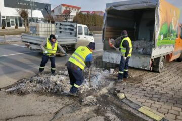 Campanie de curățenie stradală, ca de primăvară, demarată în plină iarnă