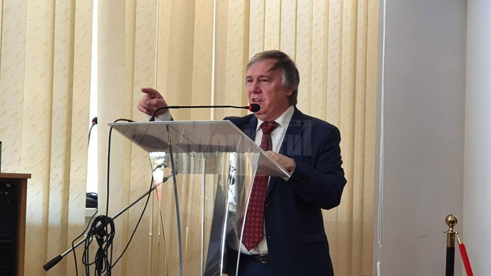 Întâlnire cu scriitorul basarabean Nicolae Dabija, la Biblioteca Bucovinei