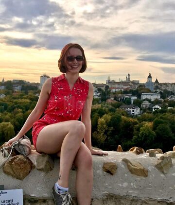 O americancă de 22 de ani, din Virginia, „la catedra” Universității ”Ștefan cel Mare”