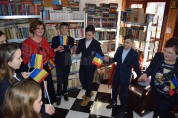 Ziua Educației și Unirea Principatelor Române, marcate în mod inedit de elevi ai Liceului Tehnologic „Vasile Cocea” Moldovița