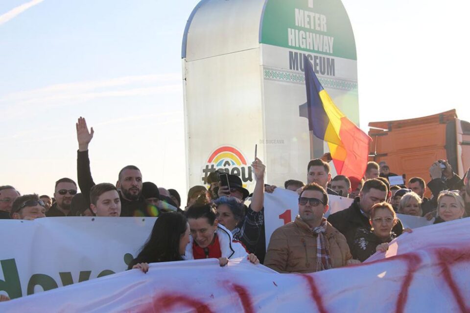 Ștefan Mandachi a inaugurat cea mai mare bornă kilometrică la primul metru de autostradă din Suceava și Moldova