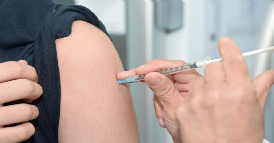 Aproape 15.500 de fetițe din județul Suceava pot fi vaccinate împotriva cancerului de col uterin Foto: raportul de garda Aproape 15.500 de fetițe din județul Suceava pot fi vaccinate împotriva cancerului de col uterin Foto: raportul de garda