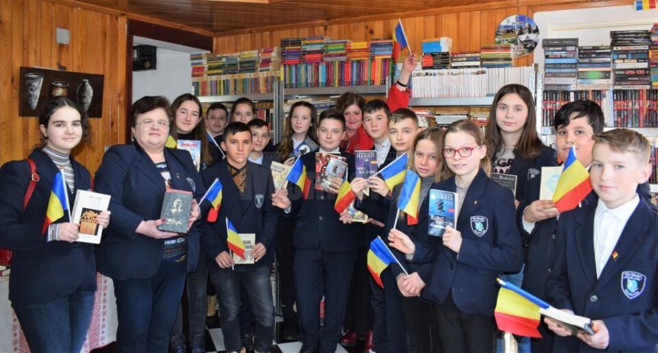 Ziua Educației și Unirea Principatelor Române, marcate în mod inedit de elevi ai Liceului Tehnologic „Vasile Cocea” Moldovița