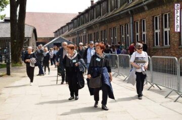 Primul „Marș al Memoriei” organizat de evreii din România, în lagărele de la Auschwitz și Birkenau Foto: Andrei Klein