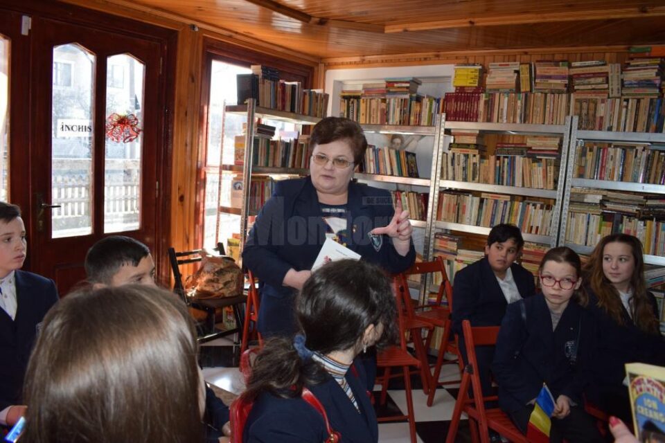 Ziua Educației și Unirea Principatelor Române, marcate în mod inedit de elevi ai Liceului Tehnologic „Vasile Cocea” Moldovița