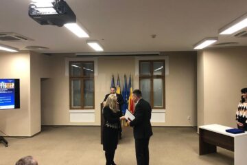 Managerul Palatului Culturii i-a dăruit ministrului Bogdan Gheorghiu un bănuț aurit