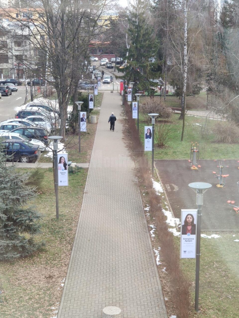 Cei mai merituoși studenți ai Universității, promovați pe ”Aleea șefilor de promoție”, din parcul instituției
